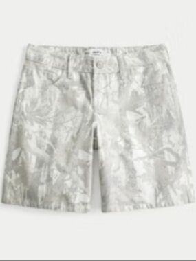 Hollister camo jorts